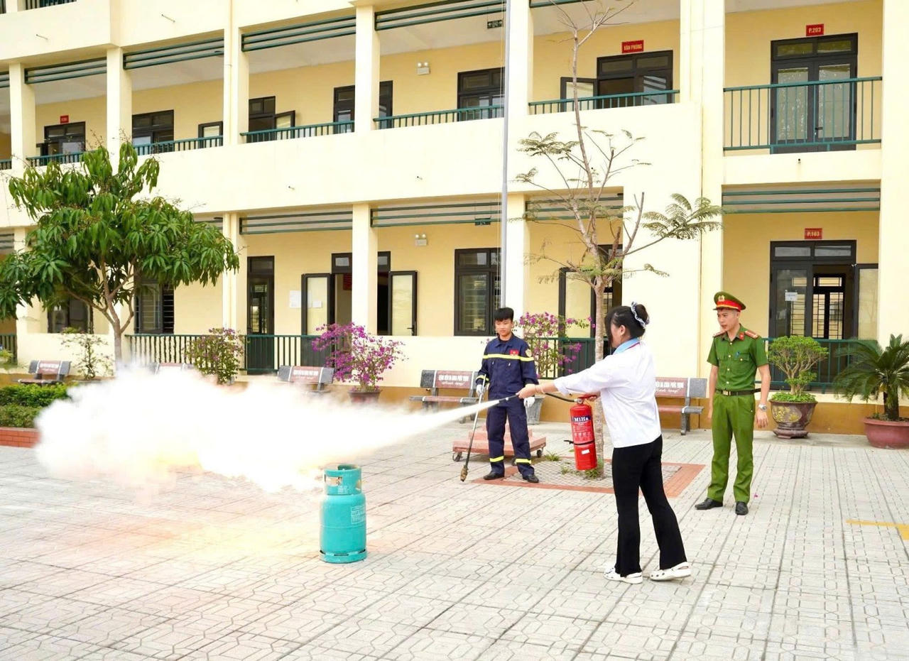Thanh Hoá: Trang bị “lá chắn” pháp luật, kỹ năng sống cho học sinh