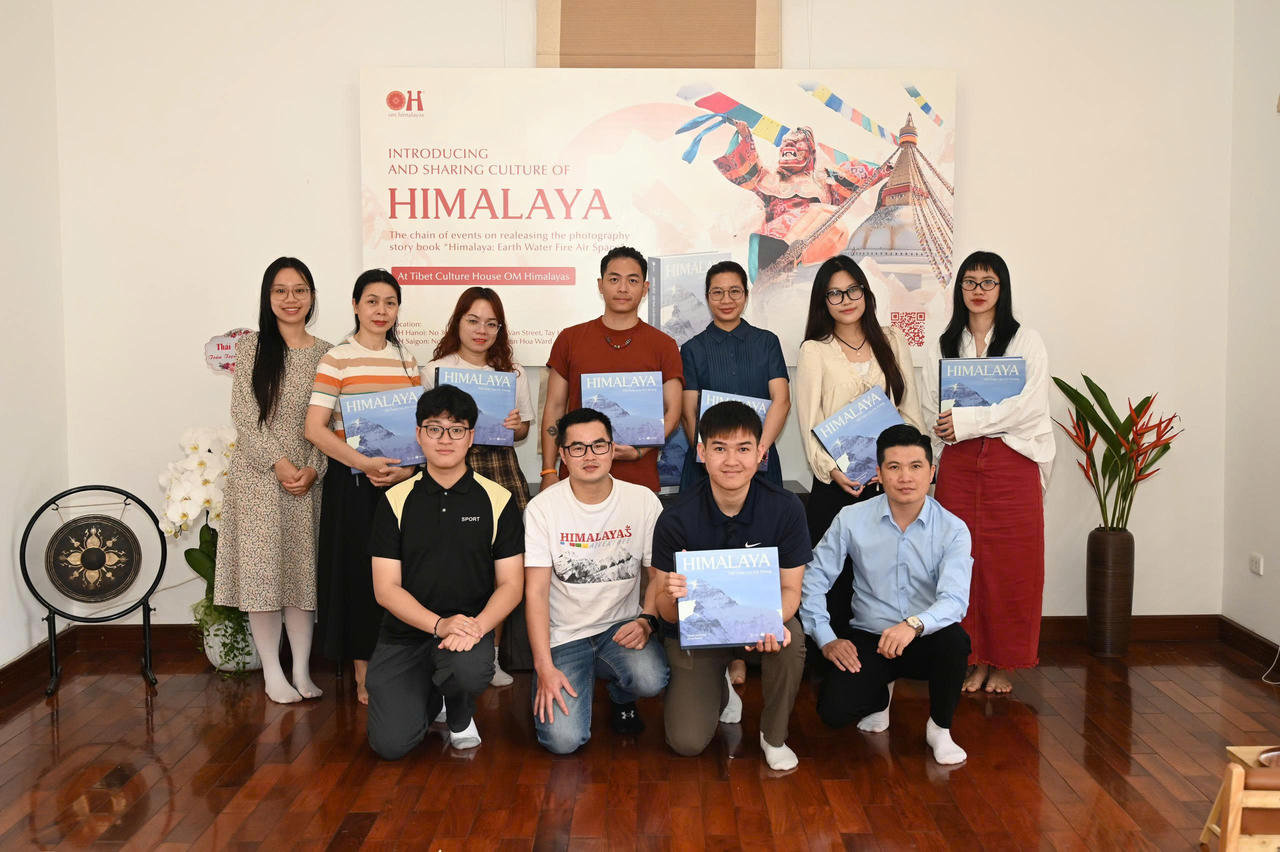 Nhiều độc giả lần đầu tiên được xem cuốn sách ảnh thú vị của Duy