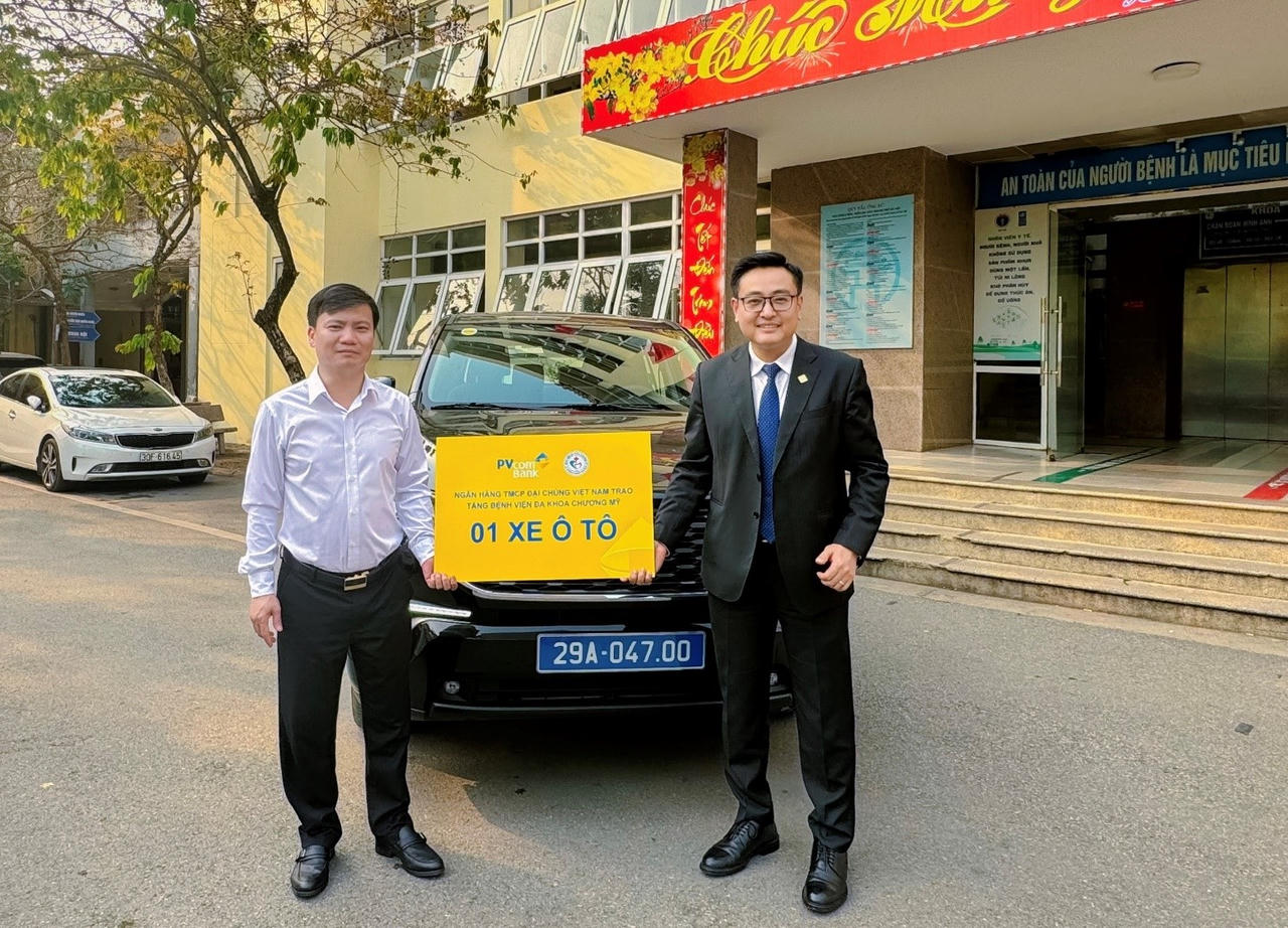 PVcomBank trao tặng xe ô tô phục vụ công tác chung cho Bệnh viện Đa khoa Chương Mỹ