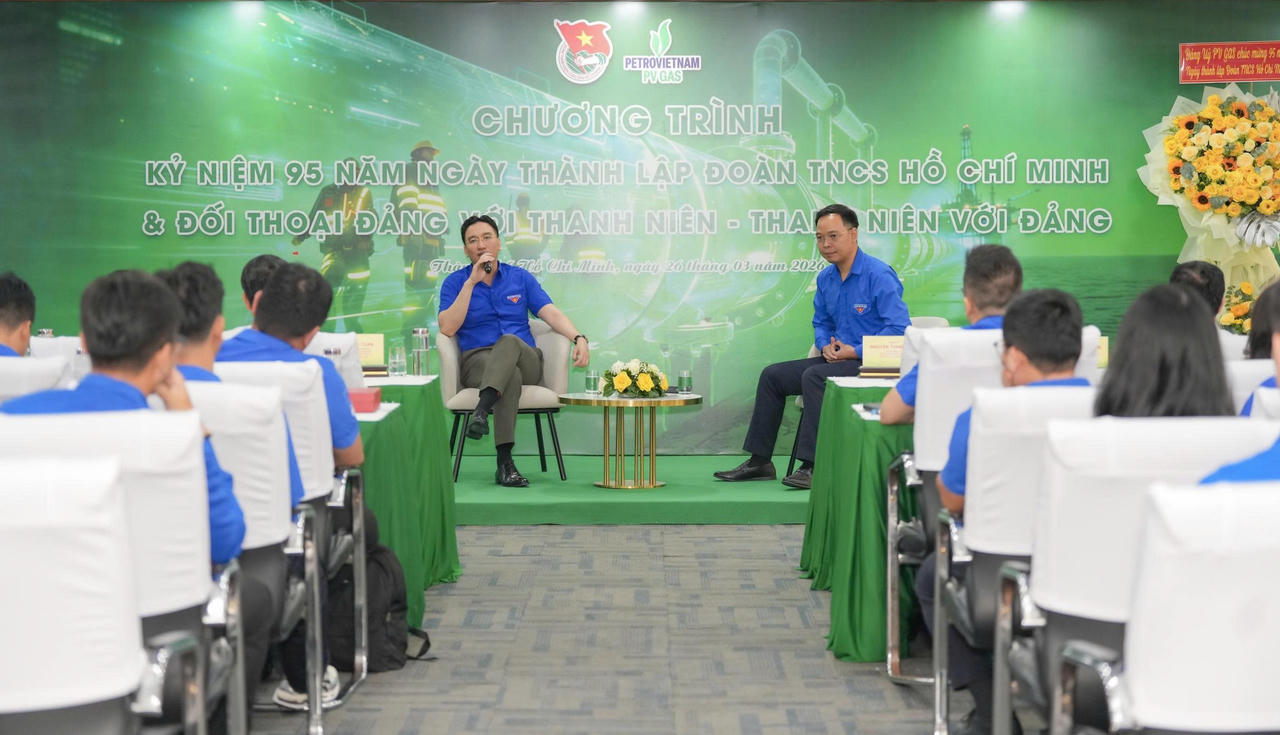 Chủ tịch PV GAS Nguyễn Thanh Bình đối thoại với đoàn viên thanh niên Tổng Công ty.