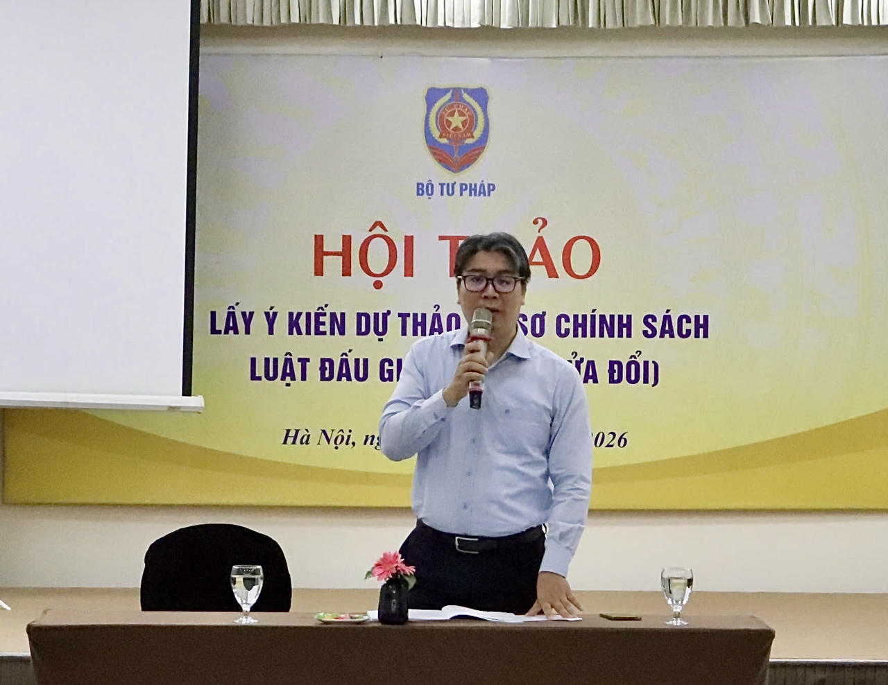 Ông Lê Văn Tuấn, Phó Cục trưởng Cục Bổ trợ tư pháp phát biểu