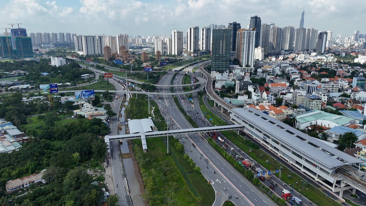 TP Hồ Chí Minh đang xây dựng, phát triển sản phẩm "ngắm Thành phố từ trên cao" bằng máy bay trực thăng.