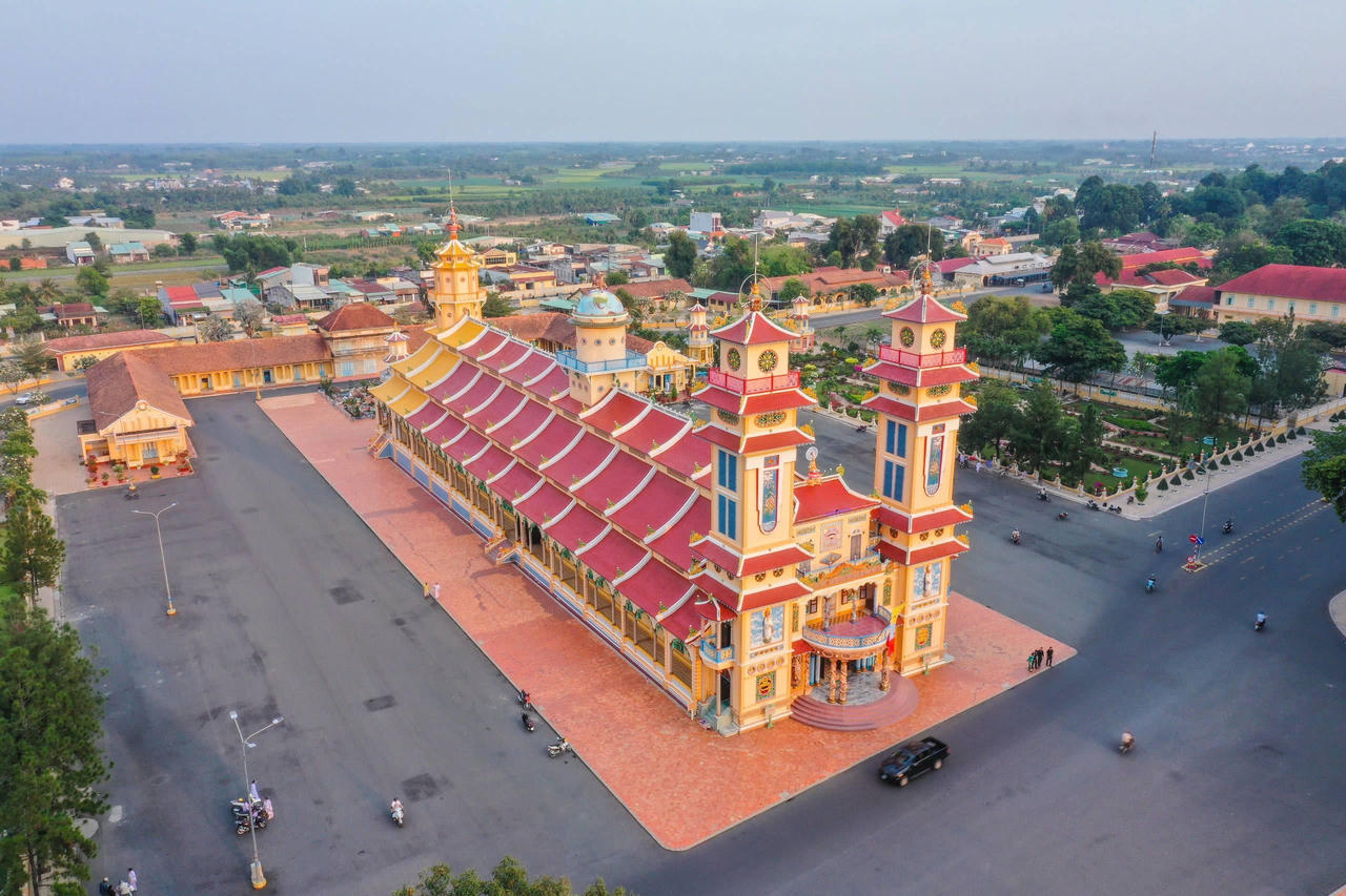 Toà Thánh Tây Ninh cũng là điểm đến tâm linh với nhiều sự kiện đặc sắc