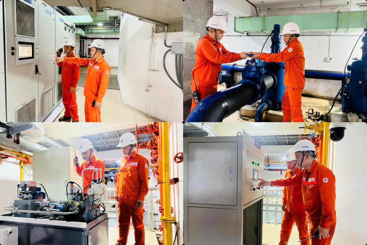 Nhân viên vận hành tăng cường kiểm tra thiết bị.