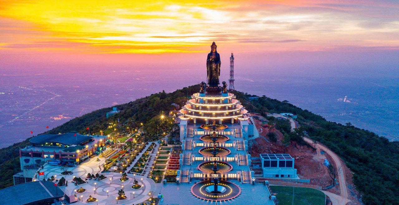 Núi Bà Đen trở thành điểm đến tâm linh