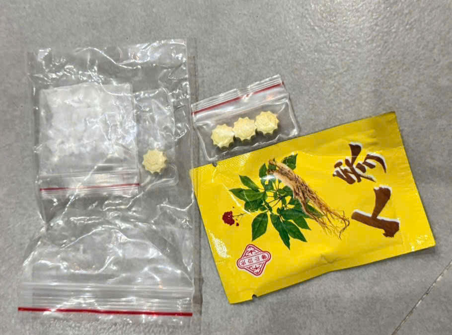 Tang vật thu giữ nghi là ma túy dạng thuốc lắc