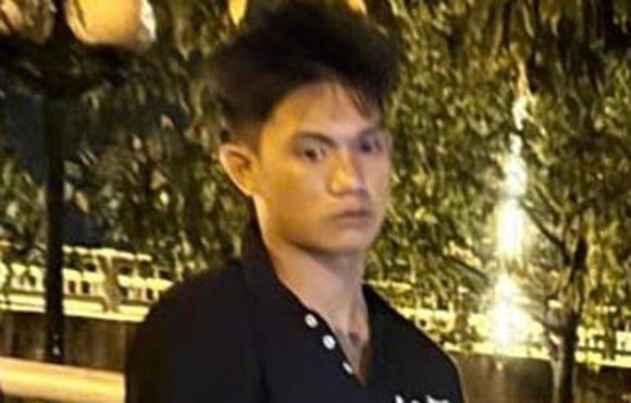 Bắt quả tang đối tượng tàng trữ trái phép chất ma tuý, thu giữ vật nghi là súng quân dụng