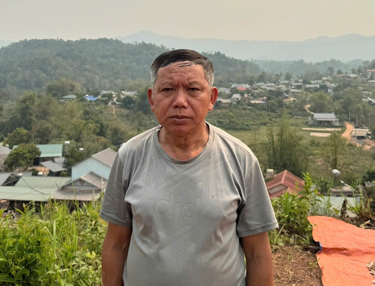 Ông Lý Lìn Siểu, bản Sín Chải, xã Nà Hỳ, sinh năm 1963 là một trong những người dân gương mẫu cho các thành viên trong gia đình và bản làng học theo, sau khi được cán bộ, chiến sĩ biên phòng phổ biến giáo dục pháp luật.