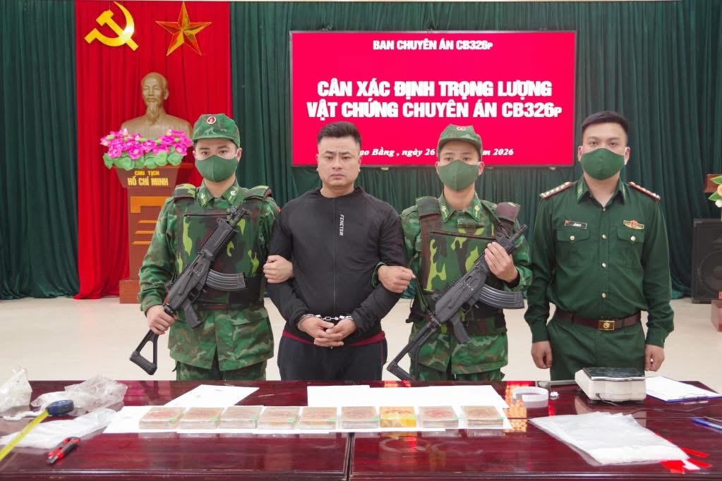 Bộ đội Biên phòng Cao Bằng khởi tố vụ án hình sự vận chuyển trái phép 09 bánh Heroin
