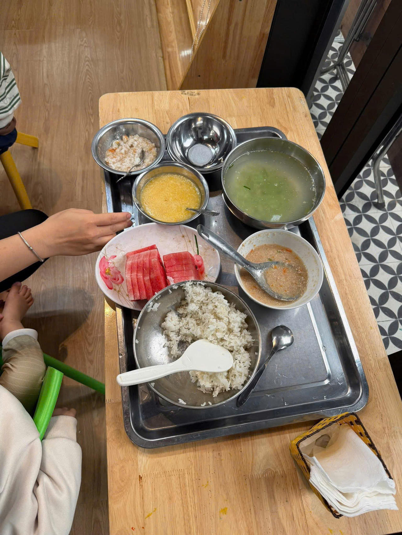 Lớp mầm non độc lập Việt Ý 1: Bị tố khẩu phần ăn "nghèo nàn về dinh dưỡng”,