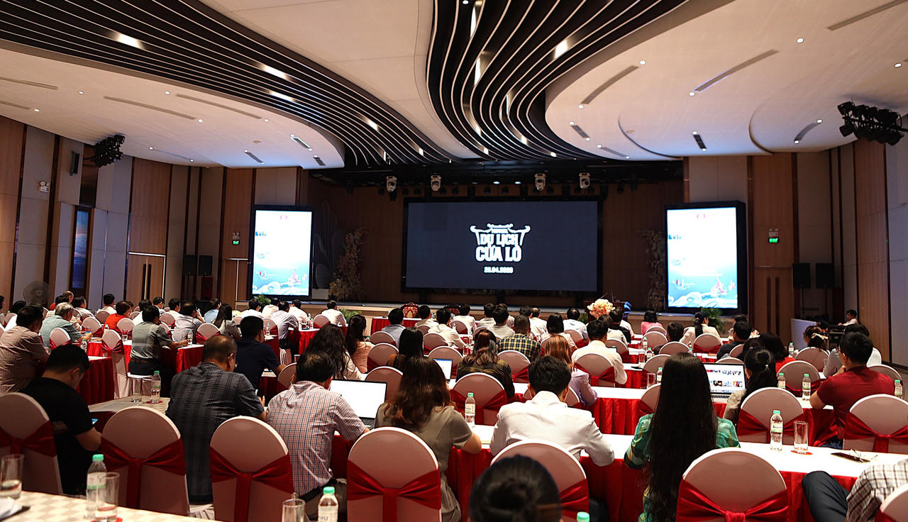 Giới thiệu về du lịch Cửa Lò tại Họp báo.