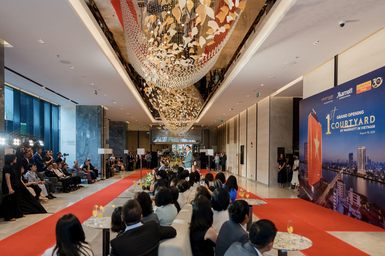 Lễ khai trương và Gắn biển đạt tiêu chuẩn 5 sao của Khách sạn Courtyard by Marriott Danang Han River