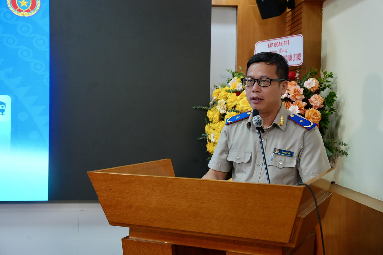 Phó Cục trưởng Cục Quản lý THADS Phan Huy Hiếu trình bày báo cáo.