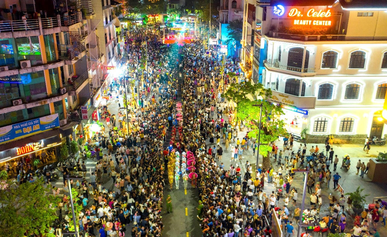 TP Huế: Đẩy mạnh phát triển kinh tế đêm gắn với văn hóa và di sản