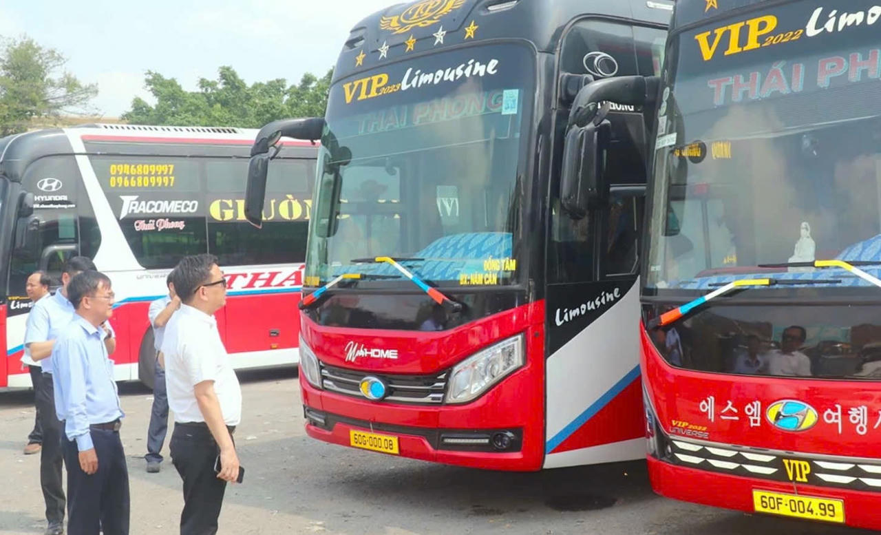 Đoàn công tác kiểm tra tại Bến xe Biên Hoà.