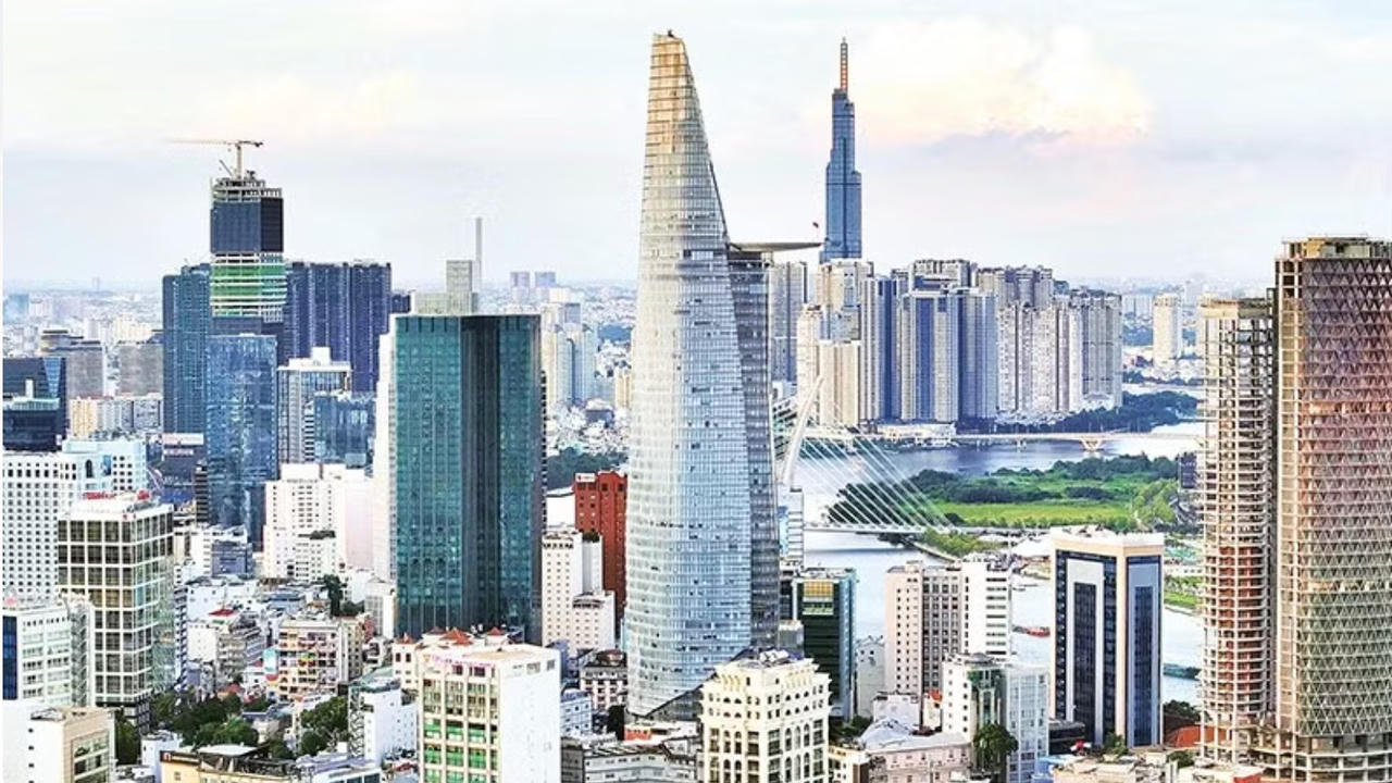 Thành viên Hội đồng điều hành Trung tâm tài chính quốc tế được hưởng lương, chế độ đặc thù ra sao?