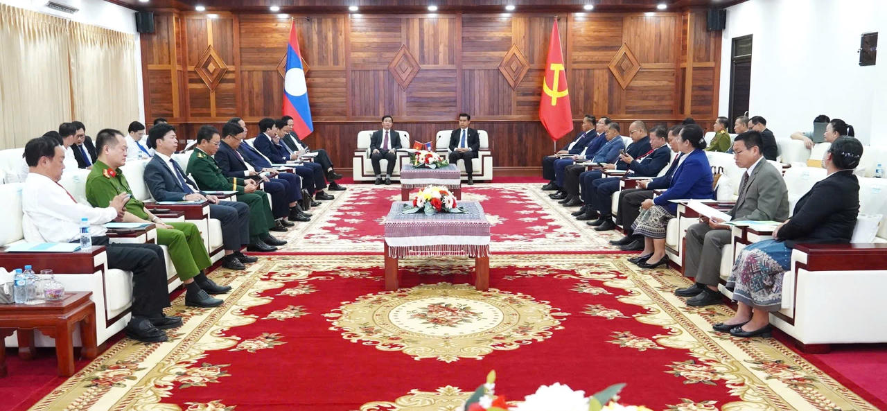 Quang cảnh buổi làm việc.