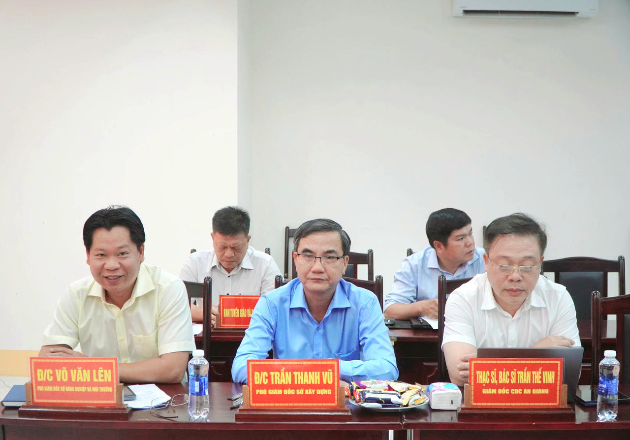 Các đại biểu tham dự.