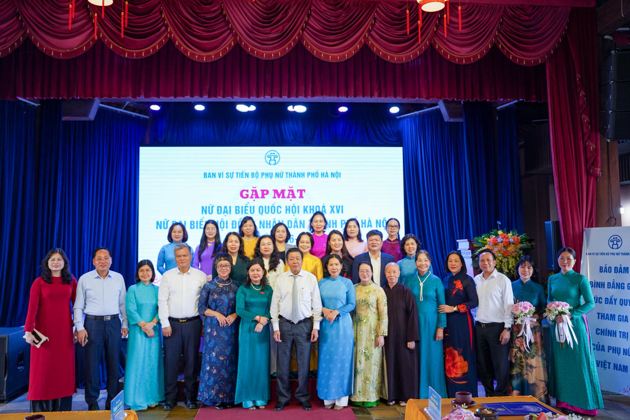 Các đại biểu tham dự buổi gặp mặt.