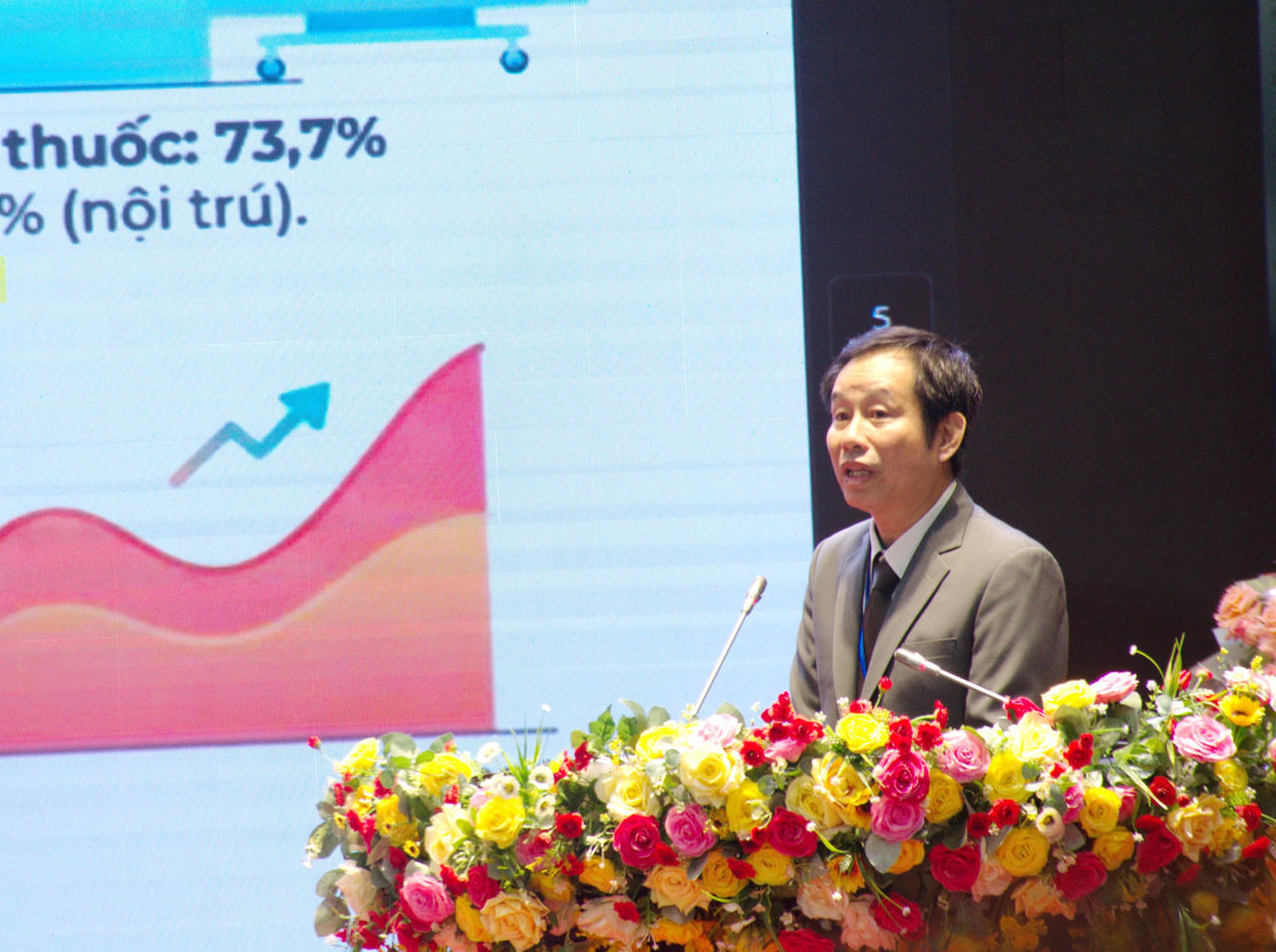 BS.CKII Trần Văn Khanh chia sẻ kinh nghiệm đổi mới quản trị bệnh viện công lập.