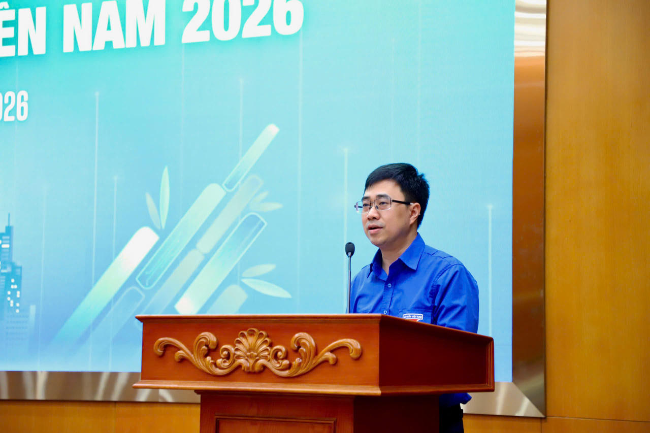 Đồng chí Bùi Hoàng Tùng - Ủy viên BCH Đảng bộ Chính phủ, Ủy viên Ban Thường vụ Trung ương Đoàn, Bí thư Đoàn Chính phủ phát biểu