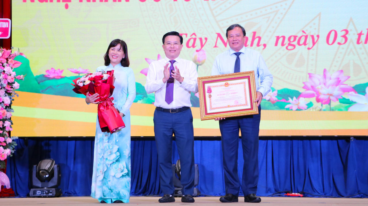 Tỉnh Tây Ninh đón nhận Huân chương Lao động hạng Ba của Chủ tịch nước