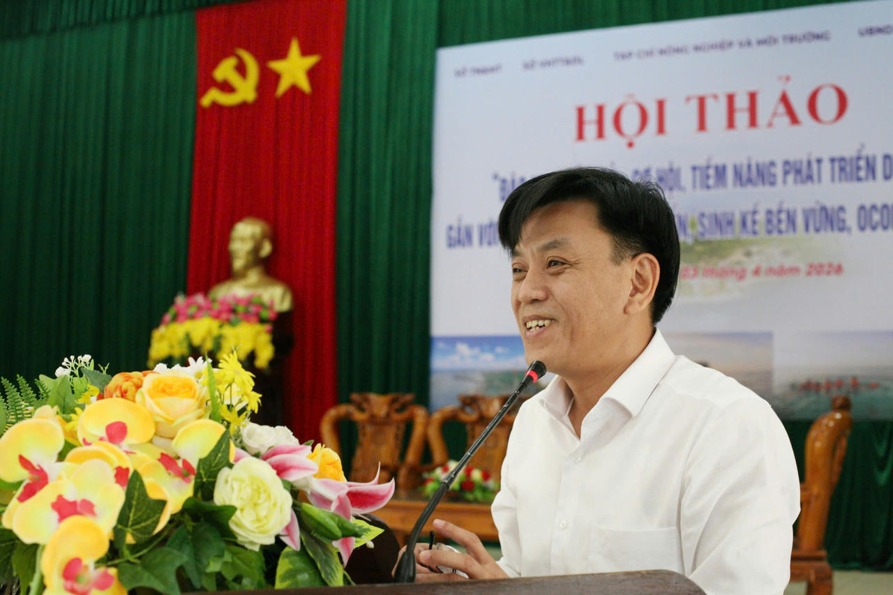 Ông Hồ Văn Hoan, Phó Giám đốc Sở Văn hoá, Thể thao và Du lịch tỉnh Quảng Trị phát biểu tại hội thảo.