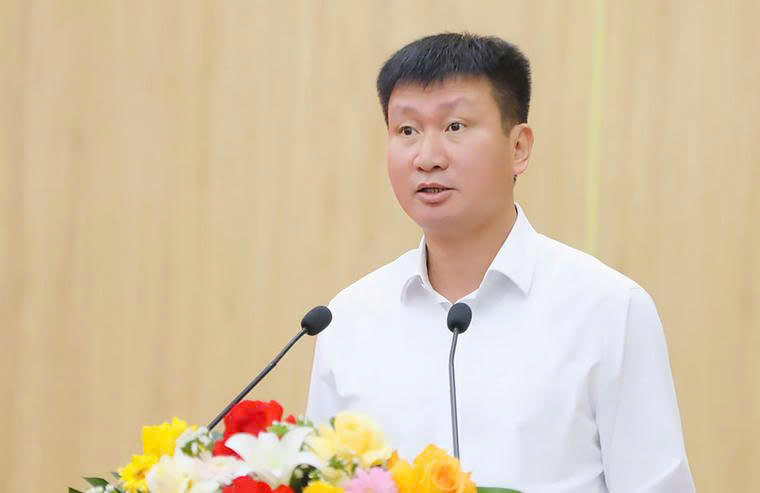 Bí thư Tỉnh ủy Ninh Bình Trần Huy Tuấn phát biểu khai mạc hội nghị.