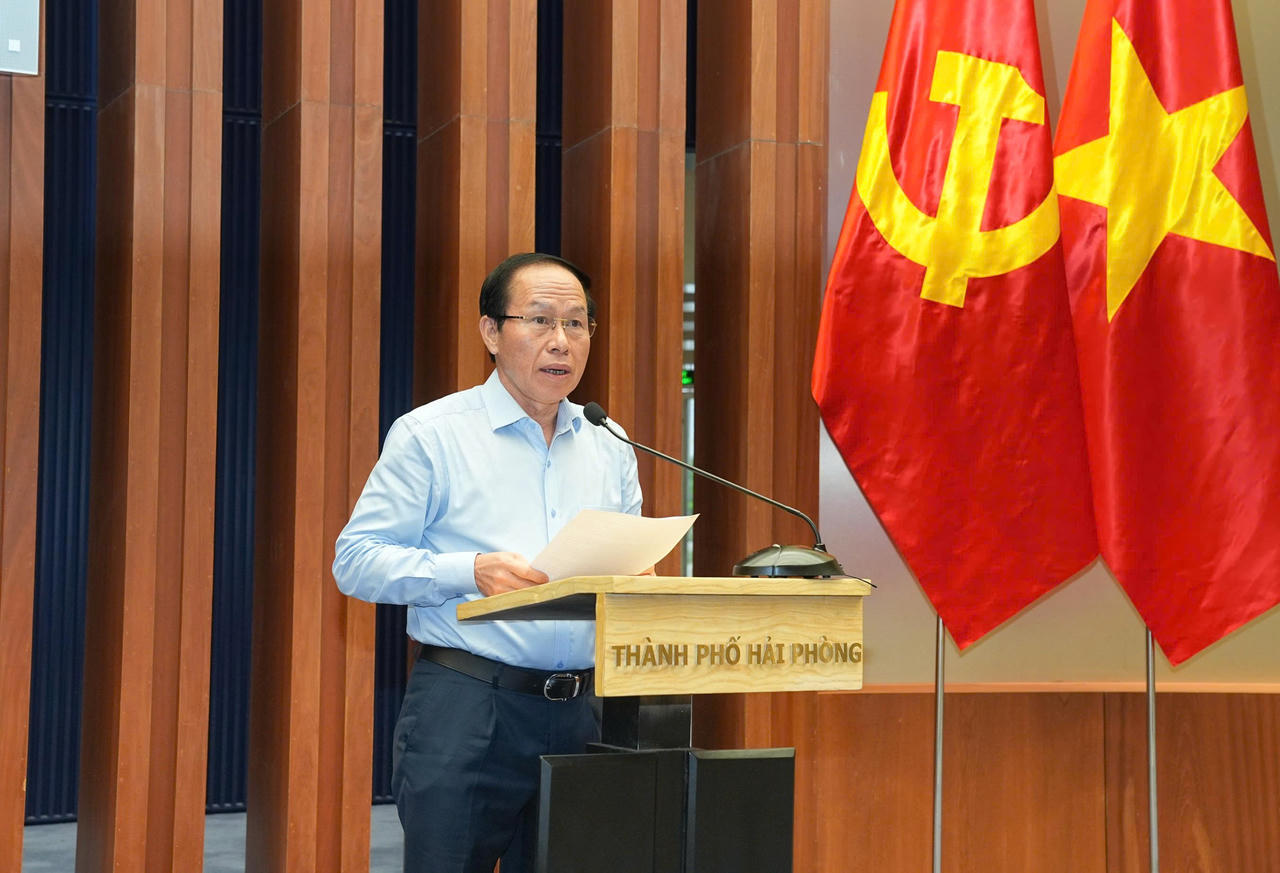 Bí thư Thành ủy Hải Phòng Lê Tiến Châu phát biểu tại hội nghị.