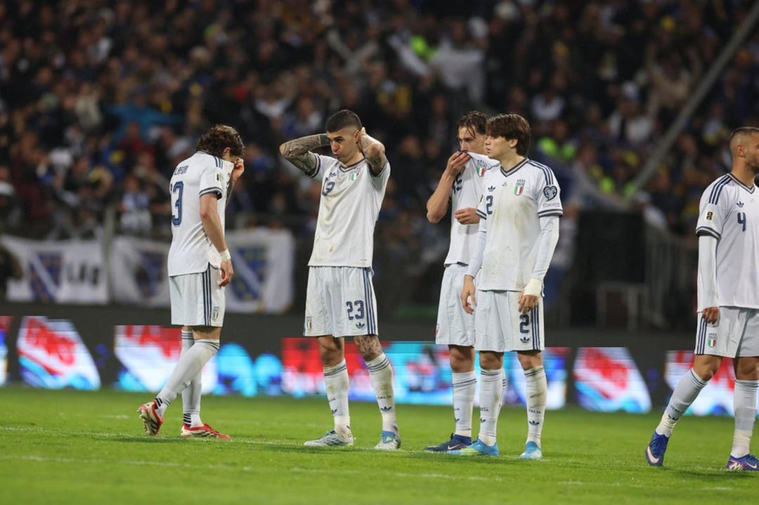 Đội tuyển Italia không có vé dự World Cup khiến người hâm mộ tức giận