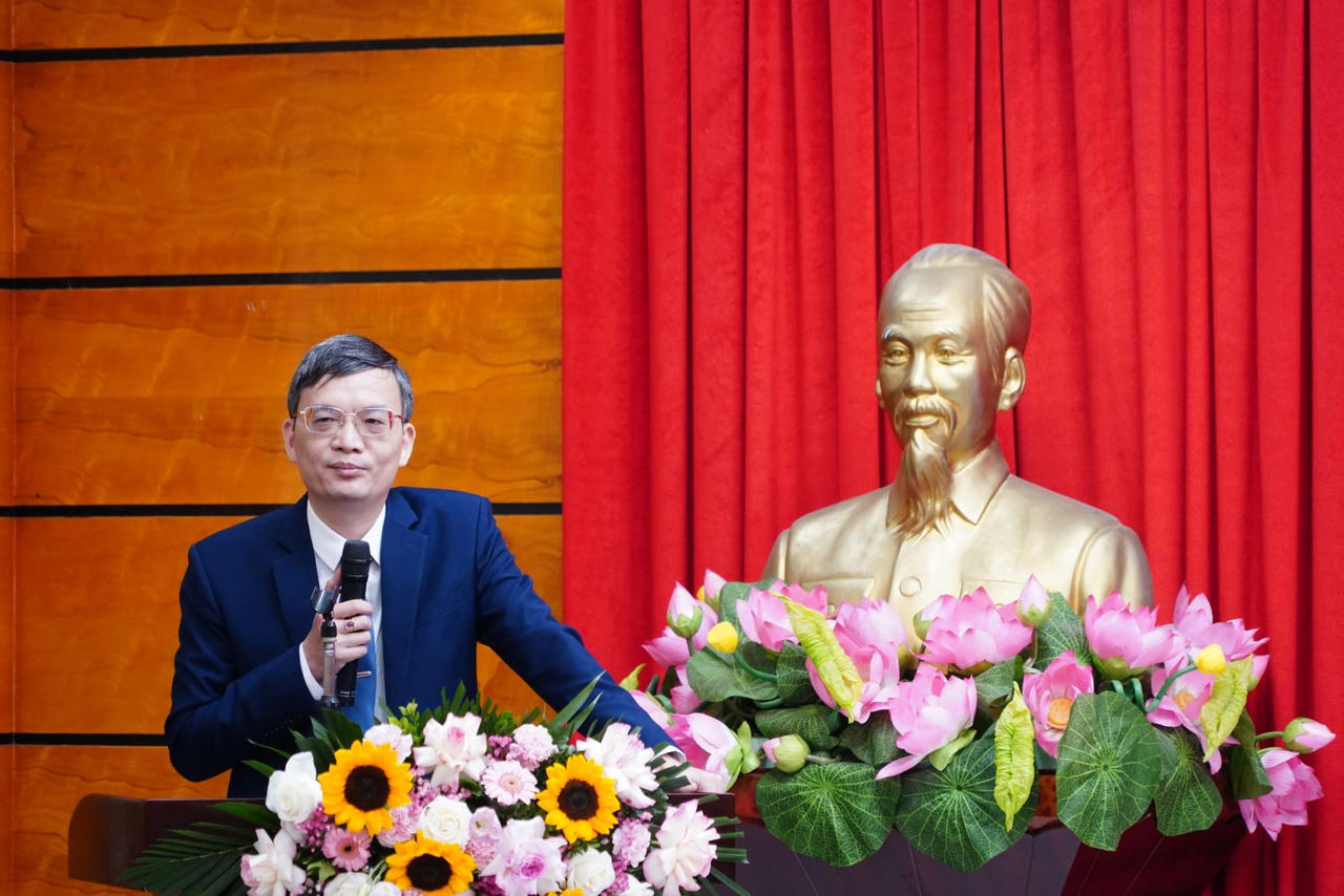 PGS.TS Nguyễn Bá Bình – Phó Hiệu trưởng Trường Đại học Luật Hà Nội phát biểu tại hội thảo.