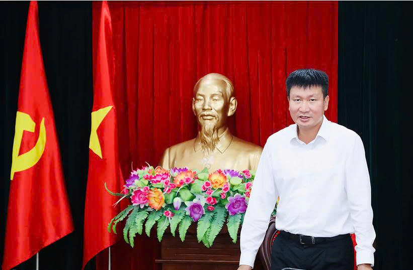 Bí thư Tỉnh ủy Ninh Bình Trần Huy Tuấn phát biểu tại buổi gặp mặt.