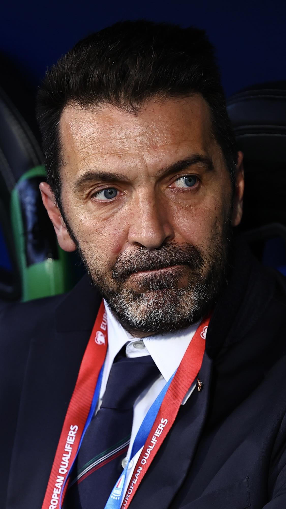 Nỗi đau khó nguôi nguôi ngoai của Trưởng đoàn đội tuyển quốc gia Italia - Buffon (Ảnh FIGC)