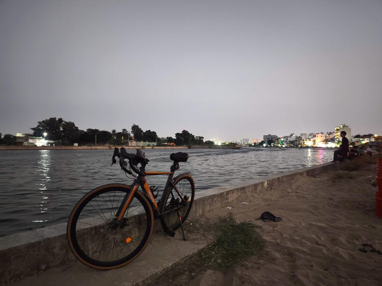 Ghi nhận ở ‘Bãi biển Gò Vấp’ - điểm check-in tự phát đang gây sốt giới trẻ Sài Thành