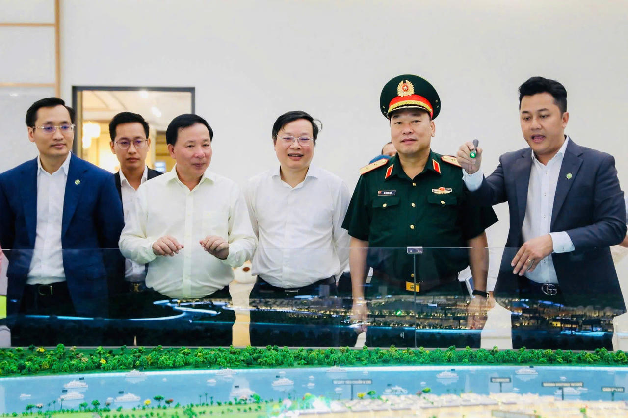 Đoàn công tác Bộ Nội vụ khảo sát thực địa tại tỉnh Đồng Nai. Ảnh: DT