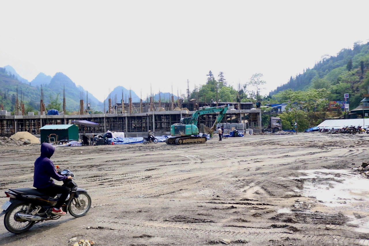 Việc sớm hoàn thành và đưa vào sử dụng Trường Phổ thông Dân tộc Nội trú Tiểu học và THCS Mường Khương được kỳ vọng sẽ góp phần quan trọng trong việc nâng cao dân trí, đào tạo nguồn nhân lực tại chỗ, đồng thời tạo nền tảng vững chắc cho phát triển kinh tế - xã hội tại địa phương vùng biên giới còn nhiều khó khăn này.