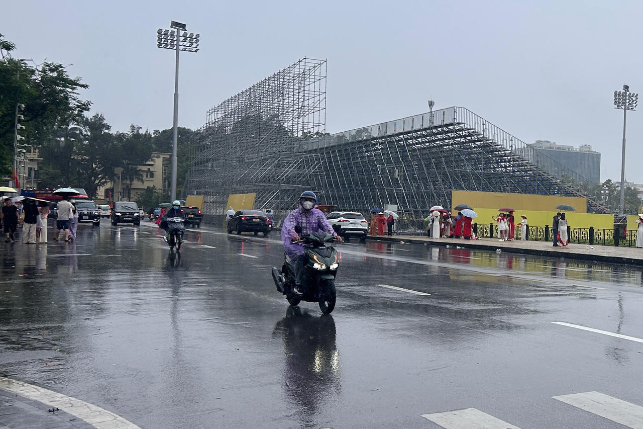 Thời tiết ngày 4/4: Bắc Bộ có mưa rào, Trung Bộ và Nam Bộ nắng nóng