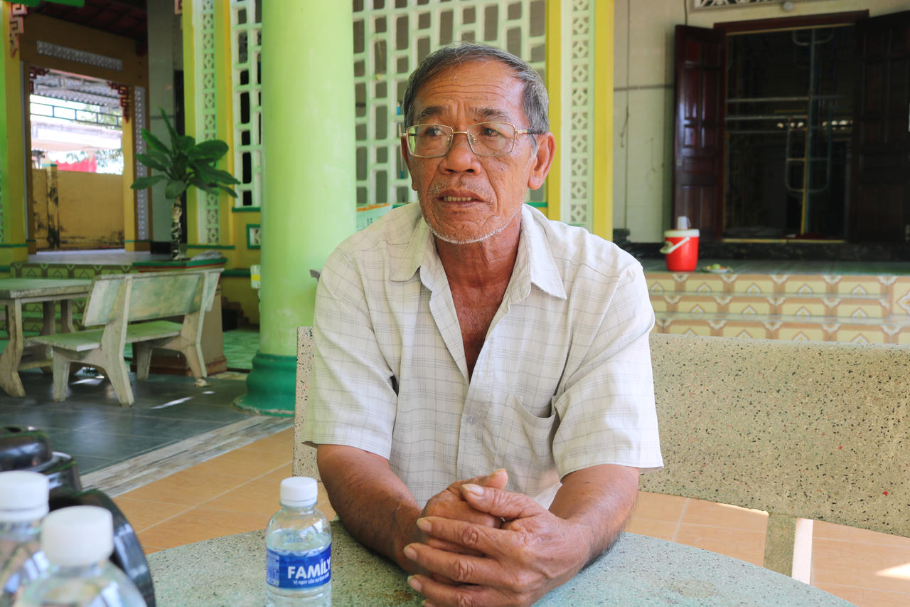 Nguyễn Ngọc Thế (64 tuổi), Vạn trưởng làng biển hiện là người quản lý và phụ trách tổ chức các lễ hội tại của nghĩa địa cá ông.