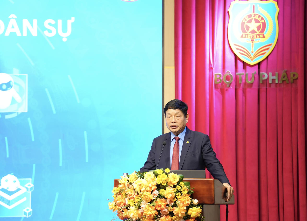 Chủ tịch Tập đoàn FPT Trương Gia Bình phát biểu tại buổi lễ.&nbsp;