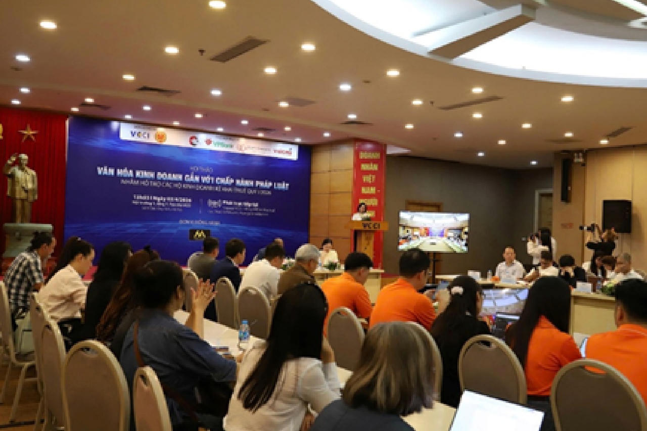 Hội thảo “Văn hóa kinh doanh gắn với chấp hành pháp luật” hỗ trợ HKD kê khai, nộp thuế quý I năm 2026. (Ảnh trong bài: PV)