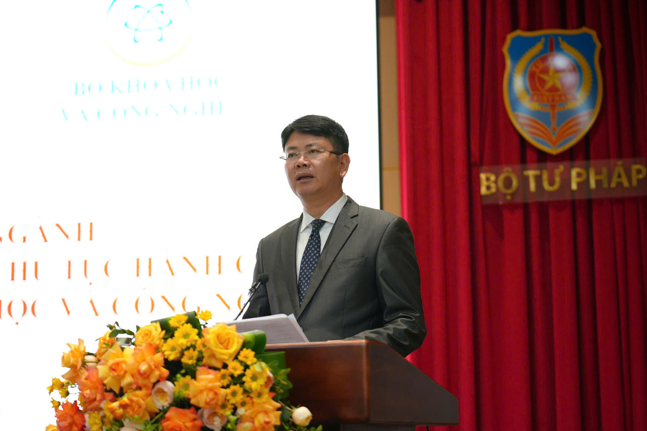 Thứ trưởng Nguyễn Thanh Tịnh báo cáo về Quy chế phối hợp.