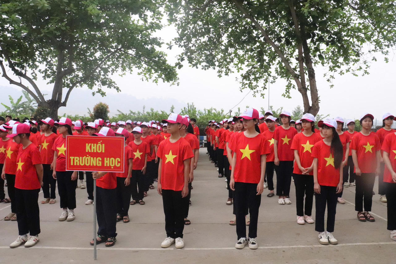 Buổi lễ có sự tham gia của các cơ quan, đơn vị và nhân dân trên địa bàn.