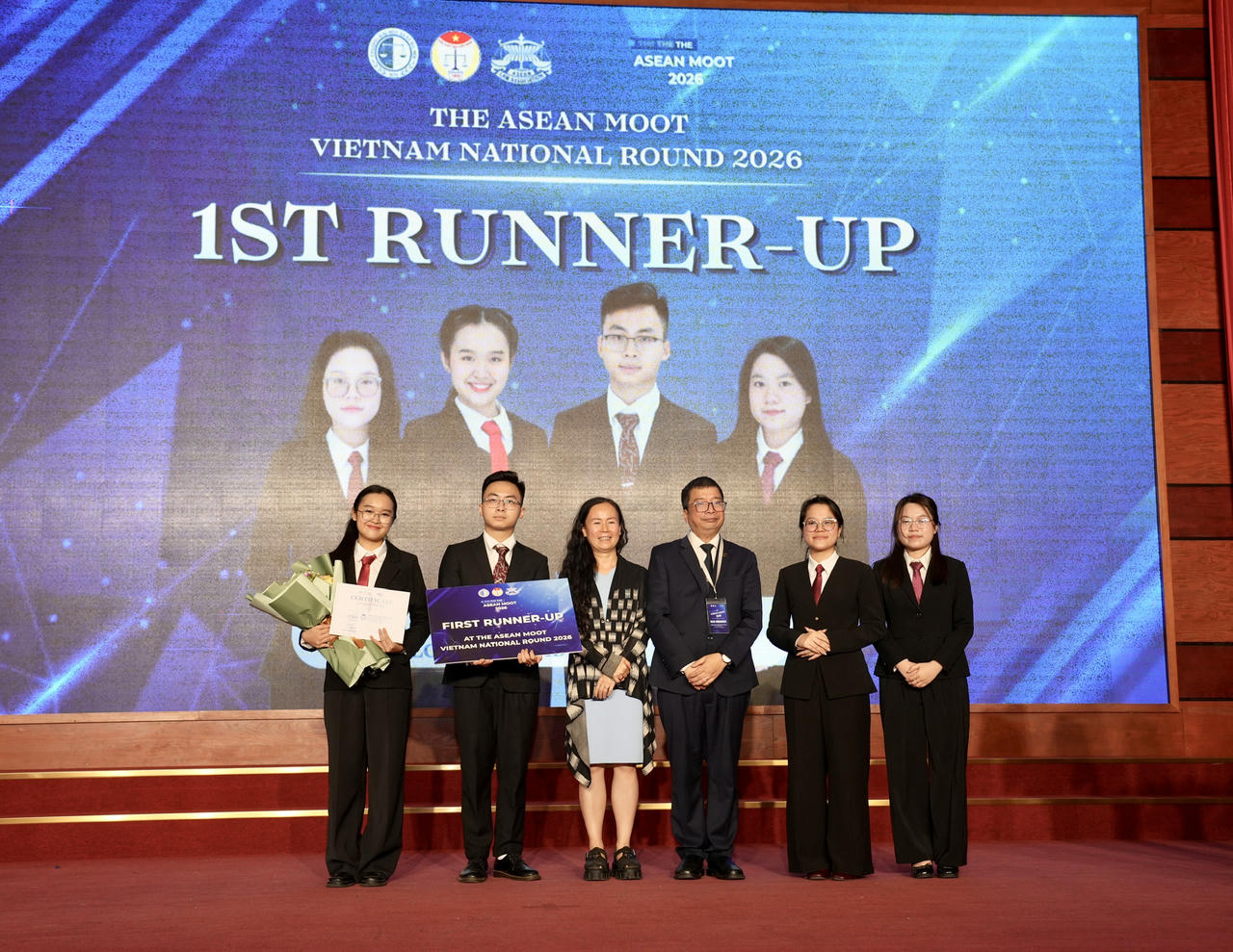 Đội 02 – Đến từ Học viện Ngoại Giao giành giải nhì cuộc thi
