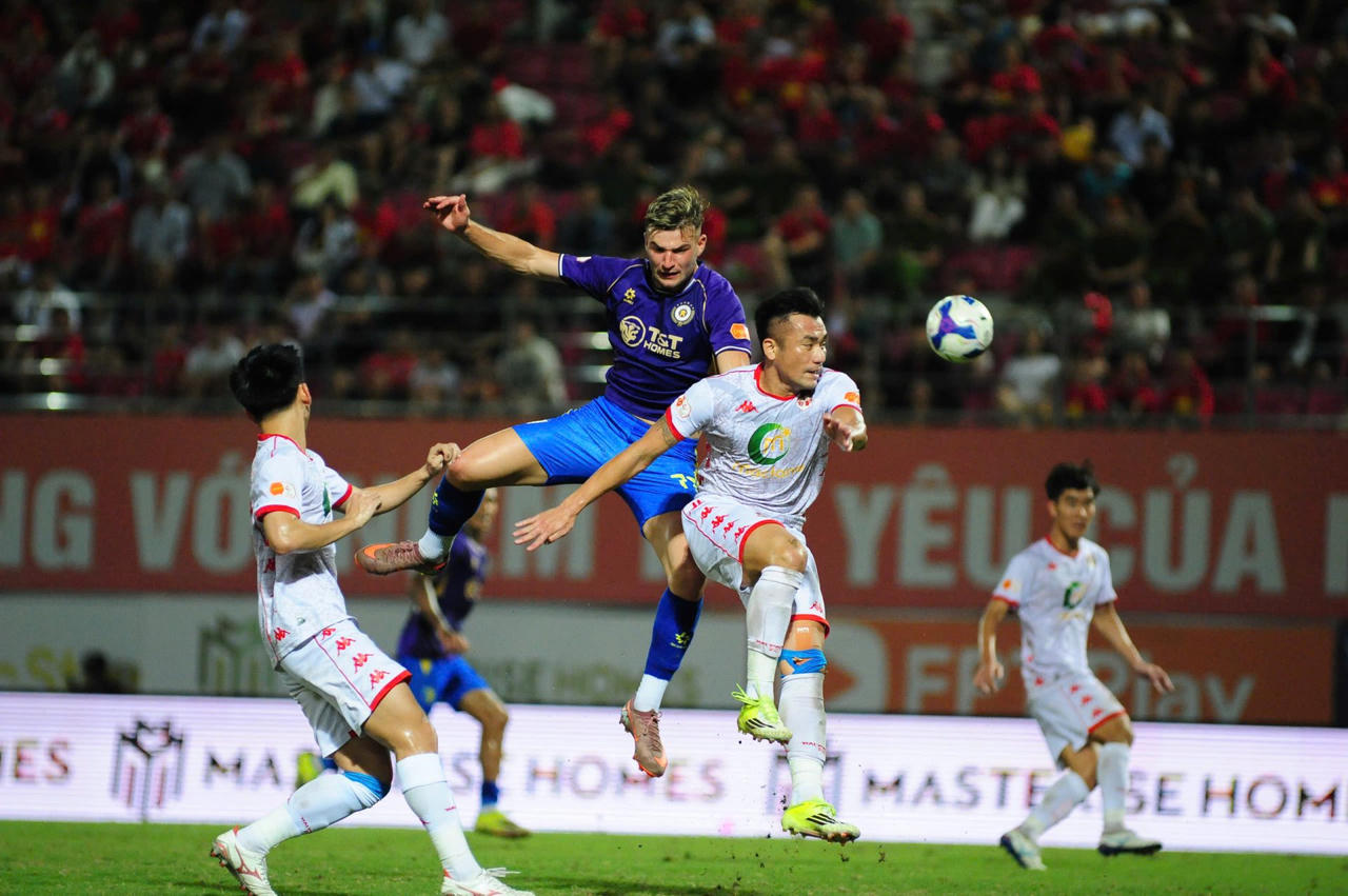 Vòng 17 V.League: Chiến thắng ấn tượng của chủ nhà