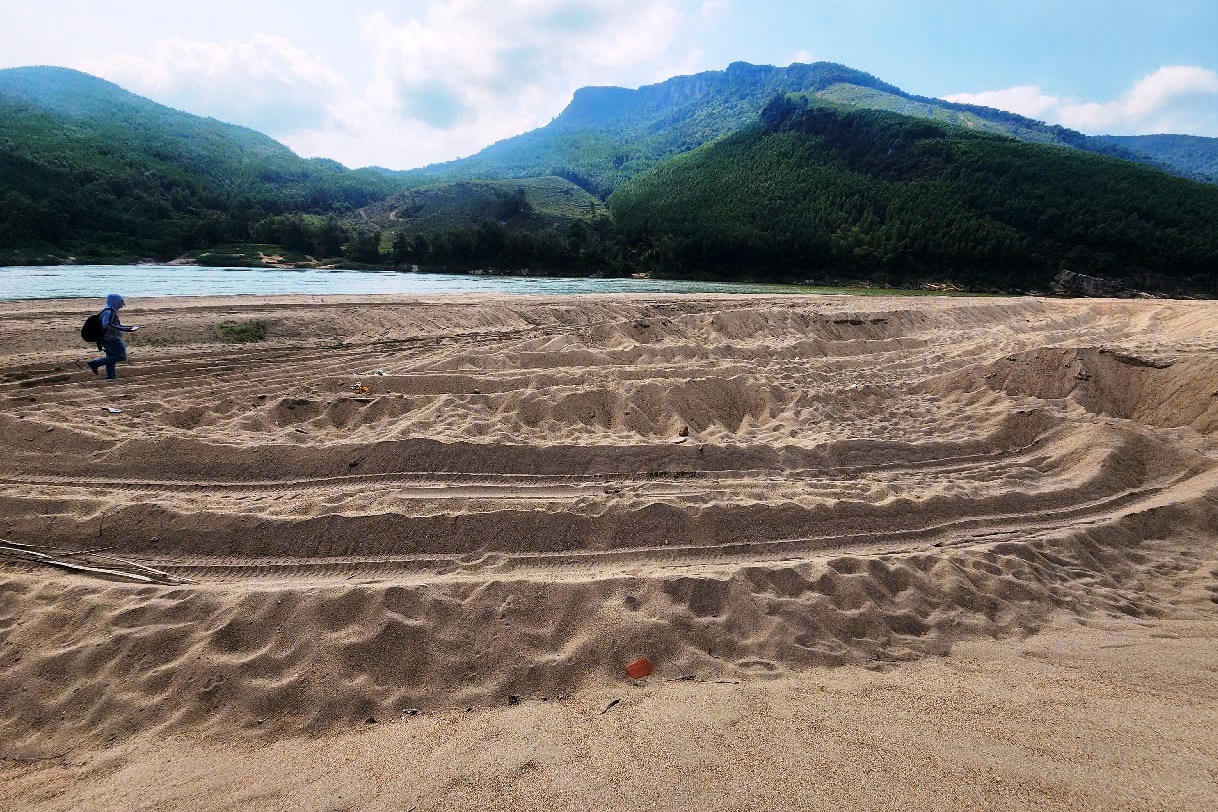 UBND xã Nông Sơn (TP Đà Nẵng): Xem xét lắp hệ thống camera chống nạn trộm cát trên sông Thu Bồn
