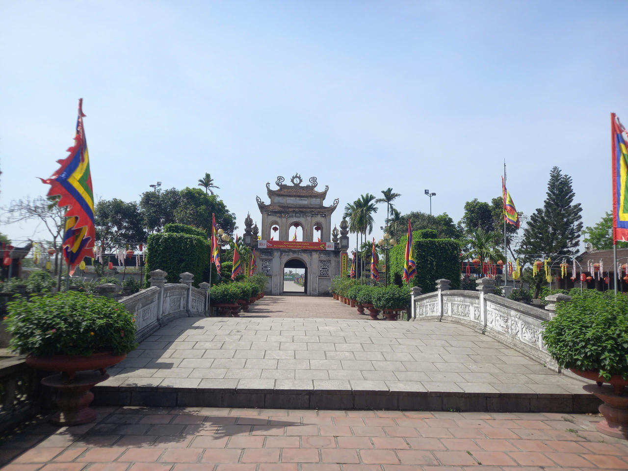 Có lịch sử gần 600 năm, xét về quy mô kiến trúc cũng như giá trị lịch sử, Văn miếu Mao Điền (nay thuộc xã Mao Điền, thành phố Hải Phòng) được xếp thứ 2 chỉ sau Văn miếu - Quốc Tử Giám, Hà Nội. Đây là biểu tượng hiếu học của người xứ Đông.