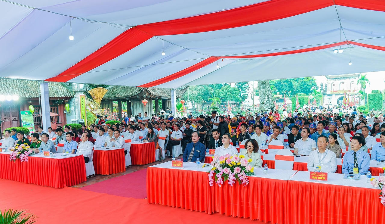 Khai hội truyền thống Văn miếu Mao Điền, tôn vinh truyền thống “Tôn sư trọng đạo”