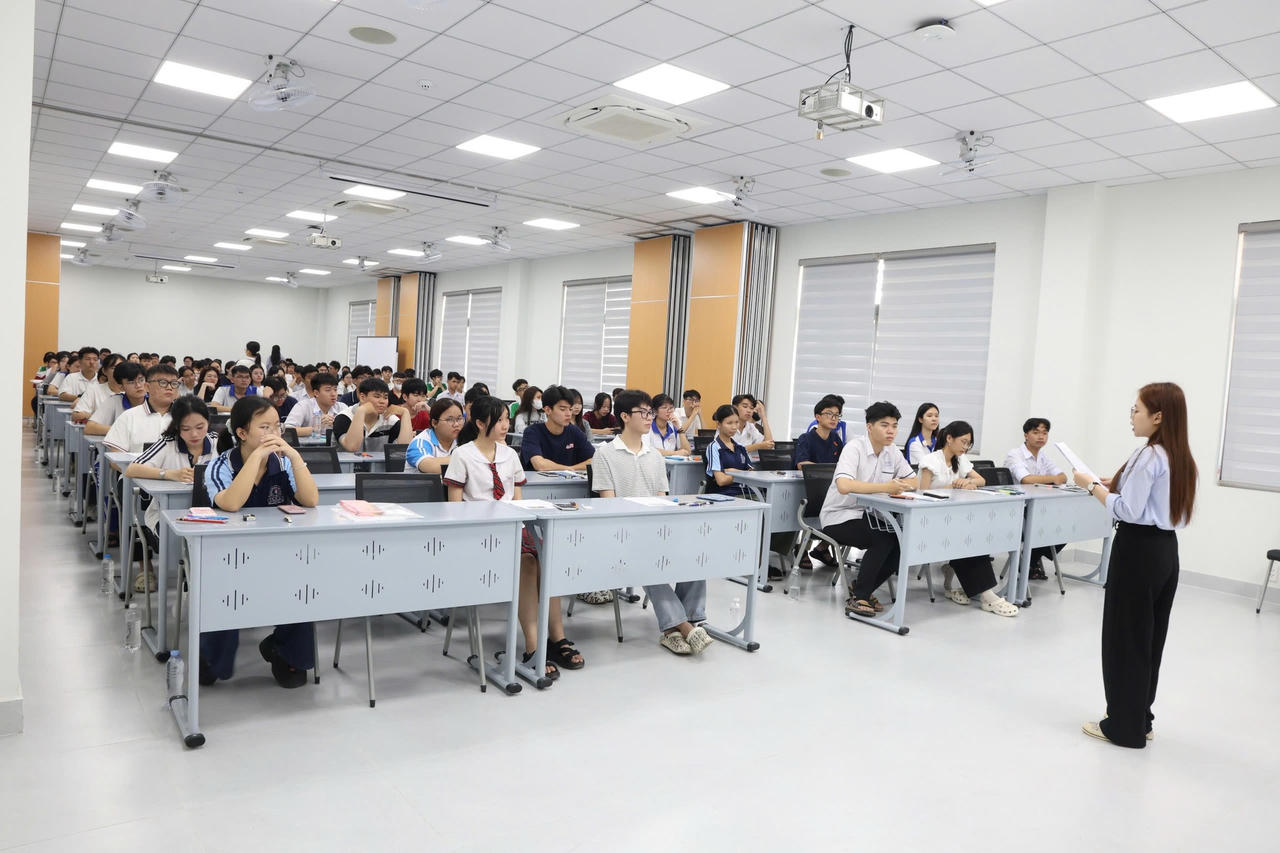 Kỷ lục -137.000 thí sinh bước vào kỳ thi Đánh giá năng lực ĐHQG-HCM 2026 