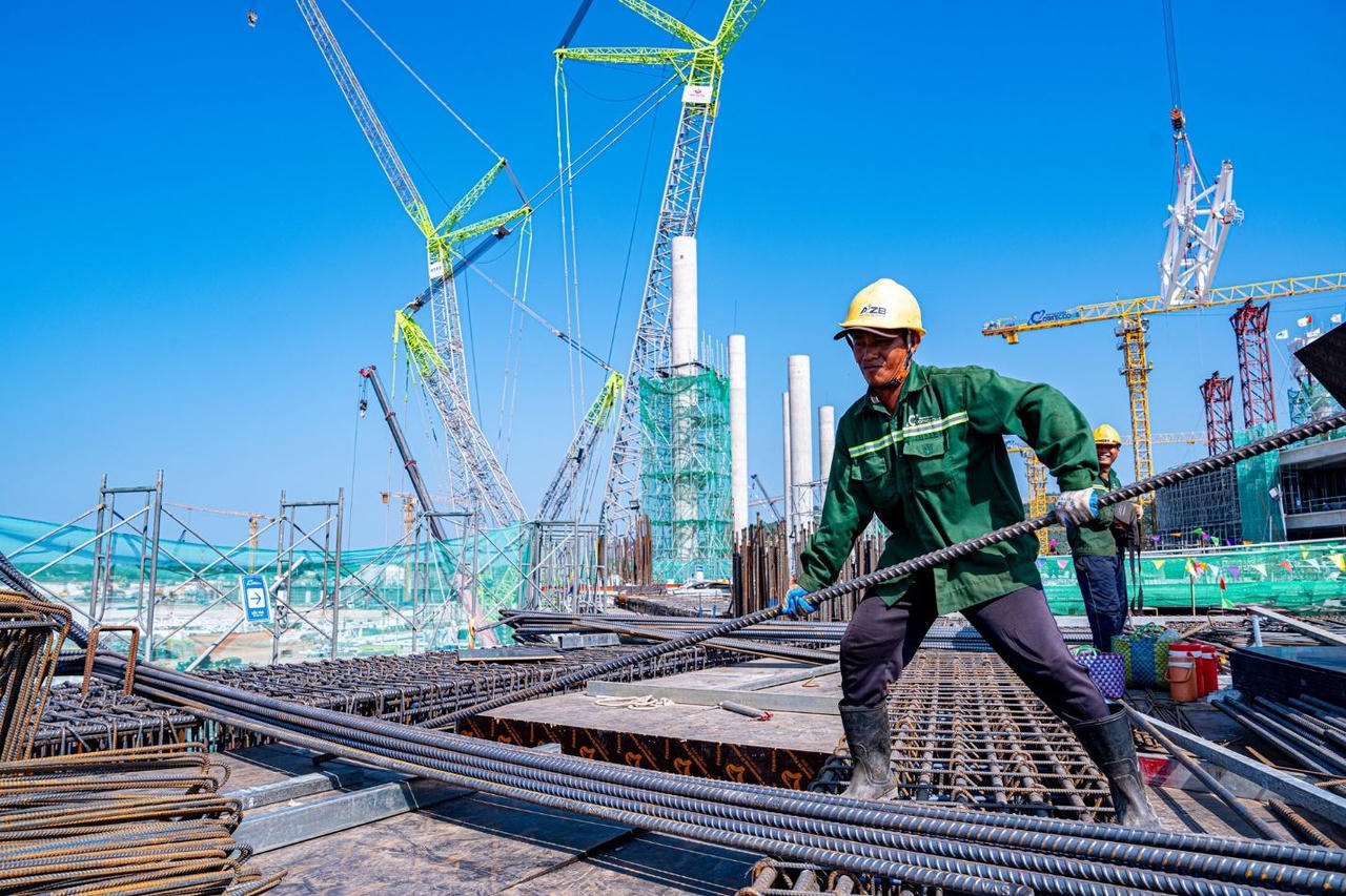 Các công trường dự án phục vụ APEC đang đẩy nhanh tiến độ trước mùa mưa
