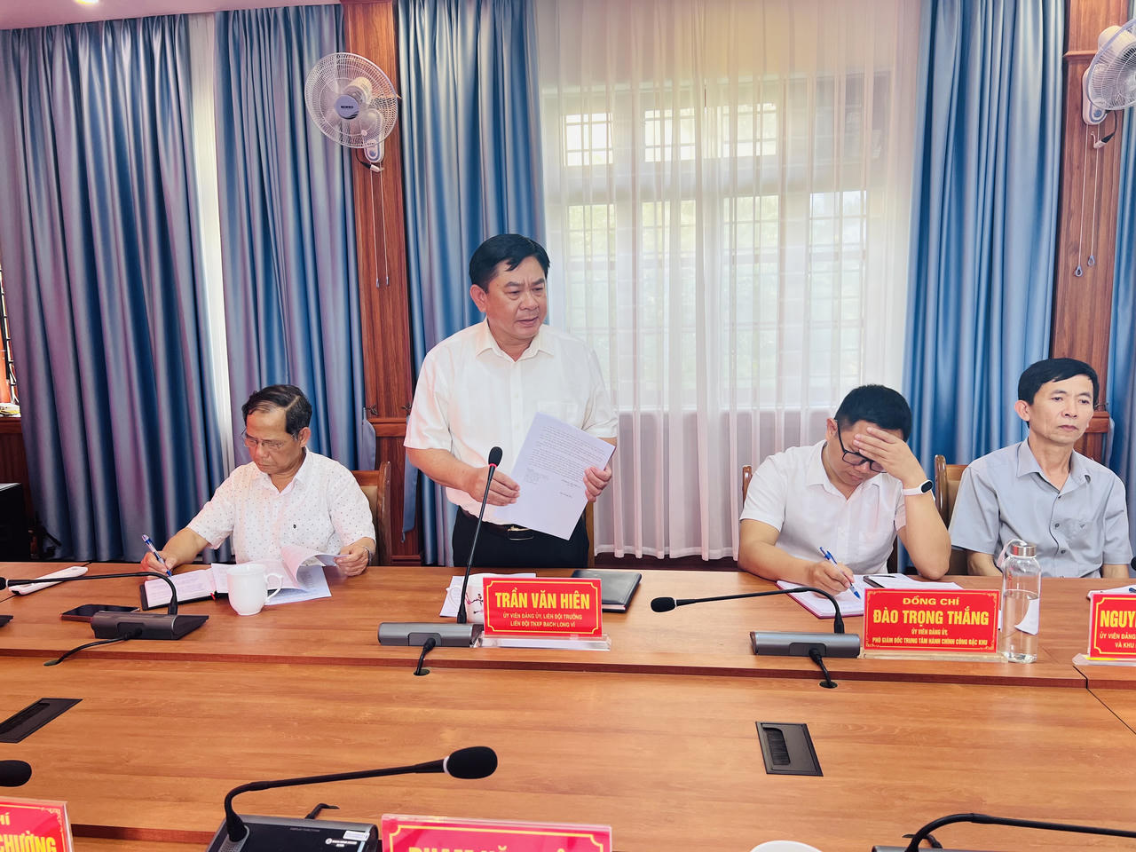 Ông Trần Văn Hiên, Liên đội trưởng Liên đội TNXP phát biểu tại hội nghị.&nbsp;